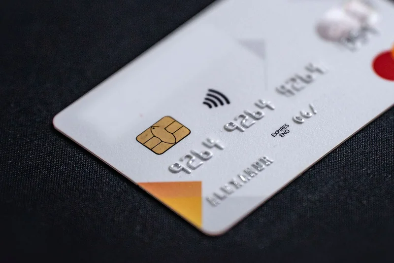 Carte bancaire anonyme : tout savoir pour payer en toute discrétion en 2025