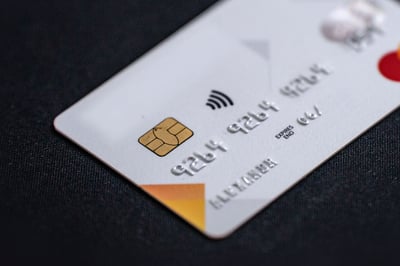 Carte bancaire anonyme : tout savoir pour payer en toute discrétion en 2025